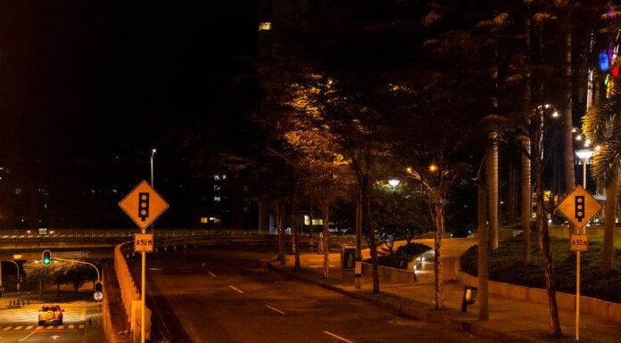 Atención. El alcalde ordena toque de queda en el centro, por actos vandálicos de este día Alcalde ordena toque de queda en Medellin por actos vandálicos de este día