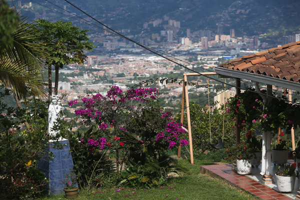 Vereda Potrerito. Al fondo, Itagüí, Envigado y parte del barrio El Poblado. Foto tomada por Róbinson Henao el 4 de agosto de 2015