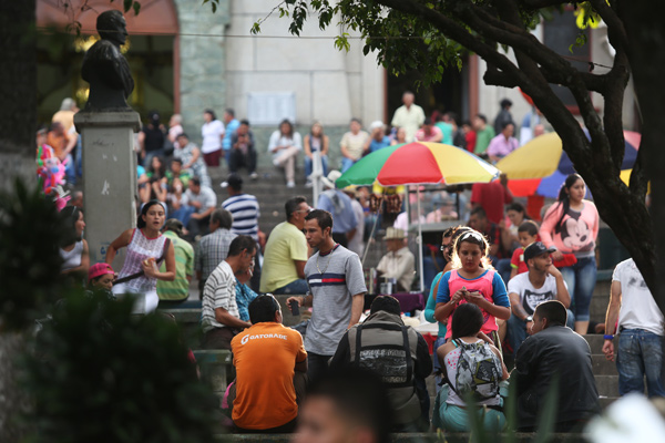 Domingo en el parque principal de San  Antonio de Prado. Foto tomada por Róbinson Henao el 2 de agosto de 2015