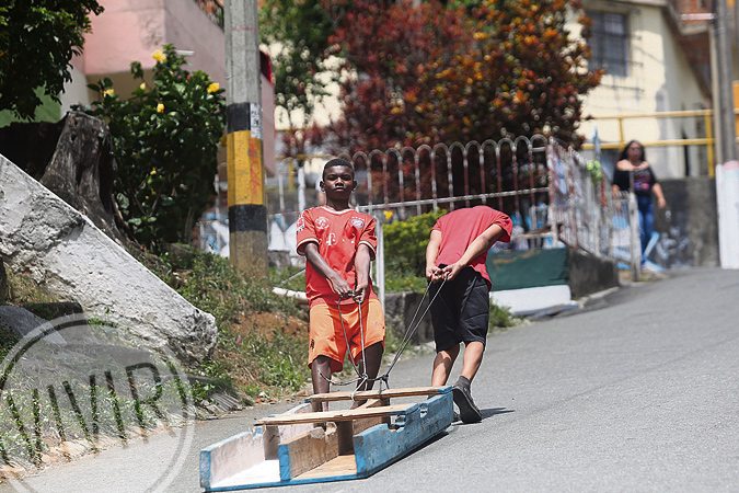 Las calles de la comuna 4 se han convertido en lugares seguros para los niños. Foto Róbinson Henao, tomada en agosto de 2015