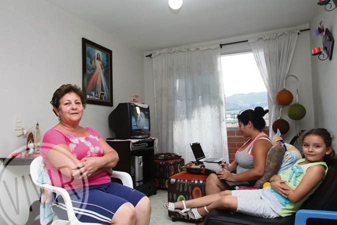 Marta Gómez y su familia. Fotografía tomada por Róbinson Henao el 25 de agosto de 2015