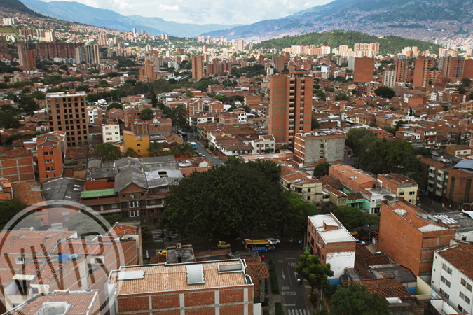 Panorámica de la calle San Juan y los barrios Danubio, Santa Lucía y La Floresta, de la comuna 12. Fotografía tomada por Róbinson Henao el 25 de agosto de 2015