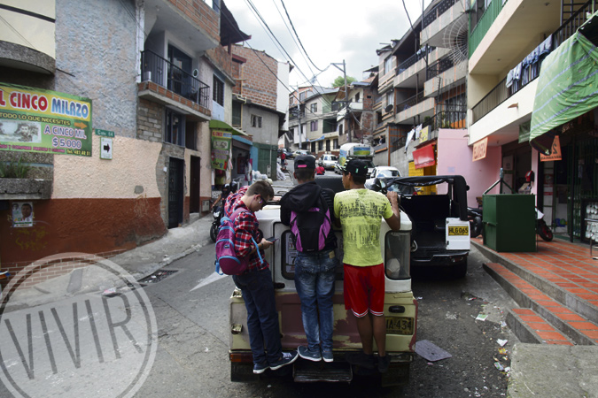 “Chiveritos” que se mueven en el sector urbano y en las diecisiete veredas del corregimiento. Fotografía tomada por Róbinson Henao en septiembre de 2015