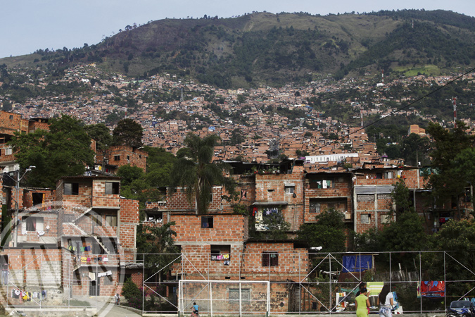 La comuna surgió de un proceso de colonización e invasión, empujado por el auge industrial de Medellín y problemas políticos en el campo. Fotografía tomada por Róbinson Henao, septiembre 26 de 2015