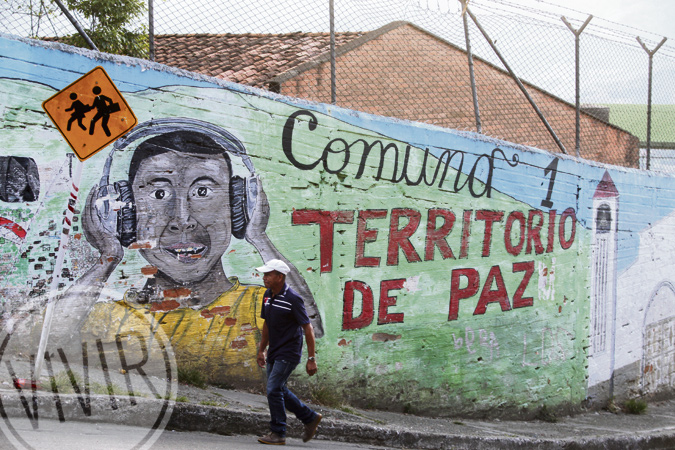 Elocuente mural, en límites entre los barrios Granizal y San Pablo. Fotografía tomada por Róbinson Henao