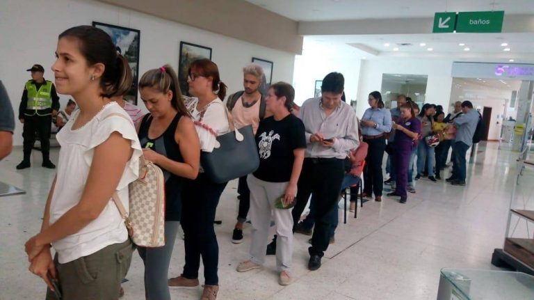 Hacen maromas para comprar entradas al Circo del Sol