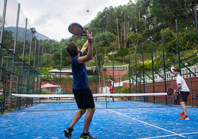 Pádel en Medellín: Gabriel Romero completa cinco meses sumando adeptos a este deporte en la loma del Chinguí, en Envigado.