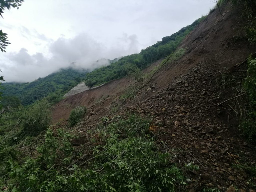 Derrumbe en la quebrada Sinifaná obligó al cierre en vía al Suroeste