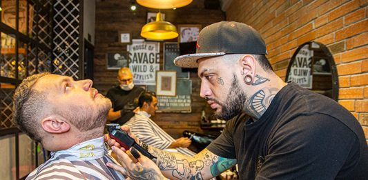Las barberías ahora son espacios de evocación del pasado y donde el cliente, más allá de un corte, busca vivir una experiencia.