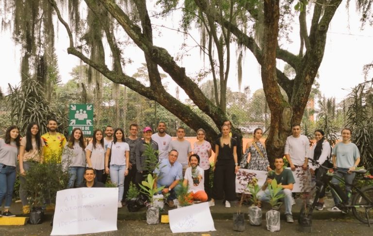 Vecinos de San Lucas crearon vivero