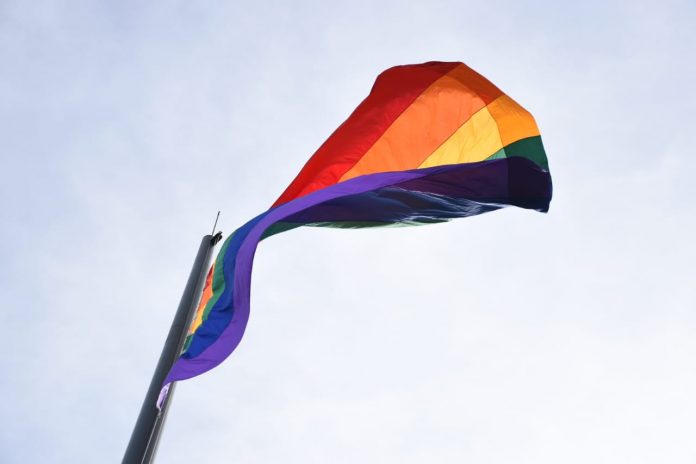 bandera LGBTIQ cerro Nutibara