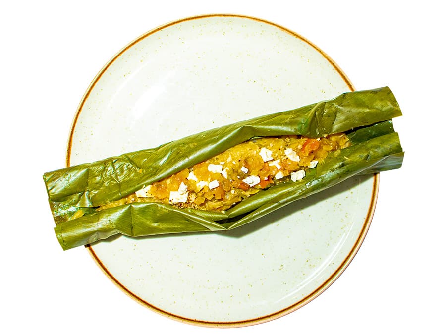Bollito de guineo con leche de coco y queso costeño