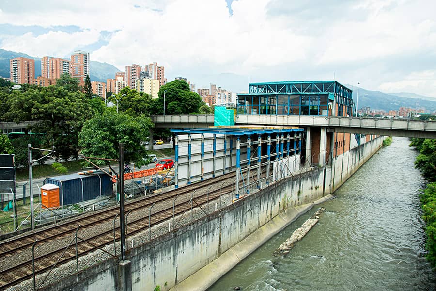 Ampliación de la estación Poblado del metro no define fecha de entrega