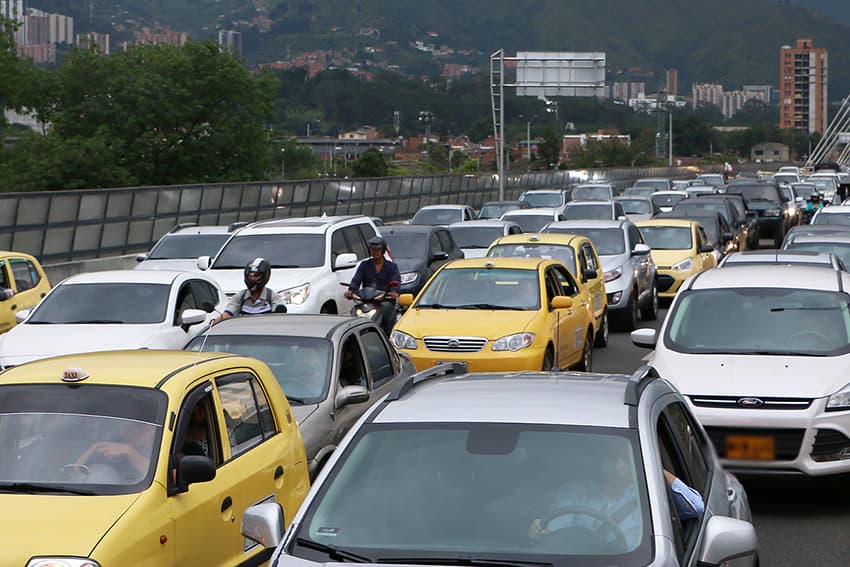 Pico y placa en Medellín seguirá igual aunque estudio recomienda cambios