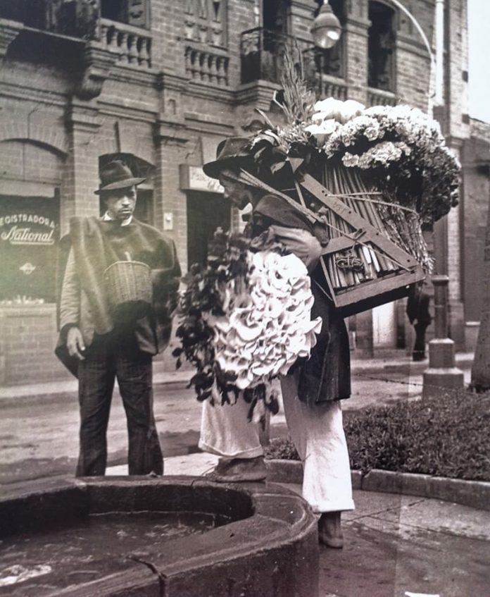 Cuál es el origen de la Feria de las Flores y el desfile de silleteros. Cuál es el origen de la Feria de las Flores y el desfile de silleteros.
