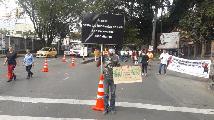 Marcha de tapabocas por el Túnel Verde