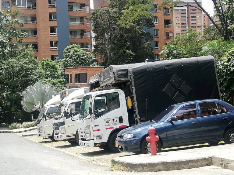Como si el barrio fuera un parqueadero público
