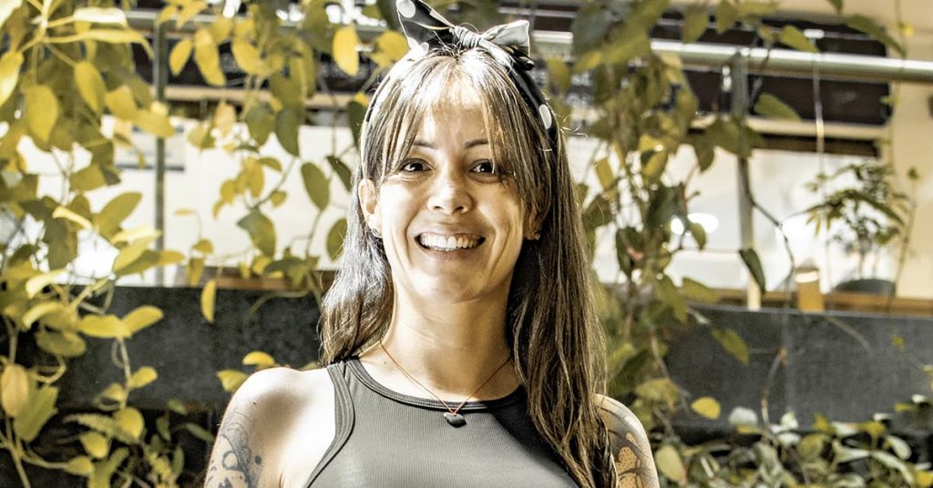Lina Arango narra cuentos a niños del Chocó