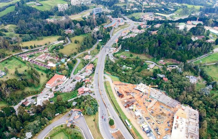 Puente en la glorieta de Sancho Paisa depende de vía a El Tablazo Puente en la glorieta de Sancho Paisa depende de vía a El Tablazo