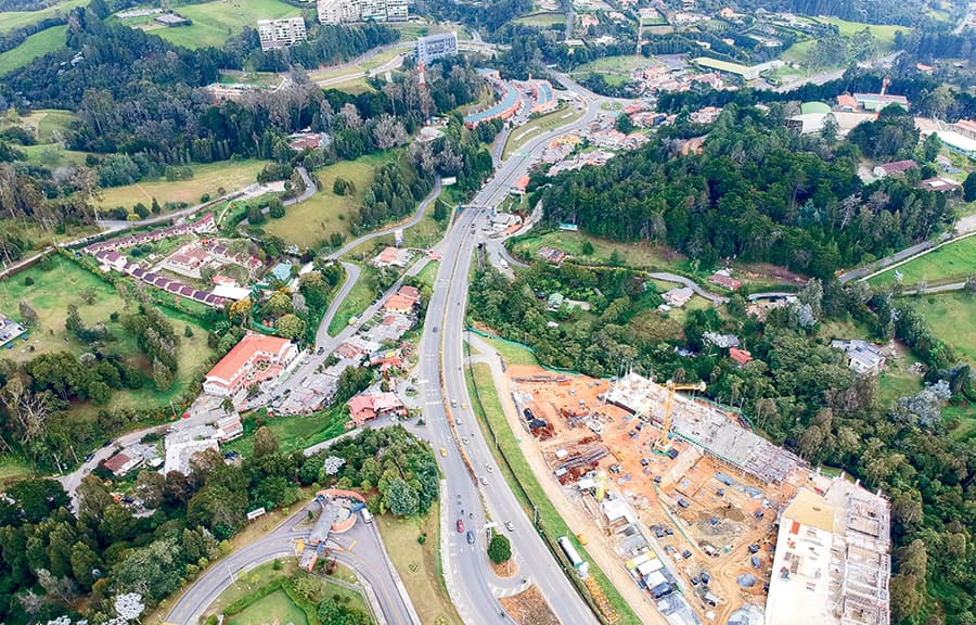 Puente en la glorieta de Sancho Paisa depende de vía a El Tablazo