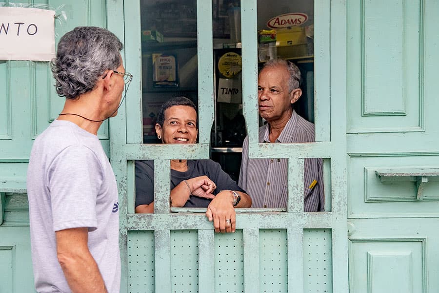 La tienda que atiende en una casa de 117 años