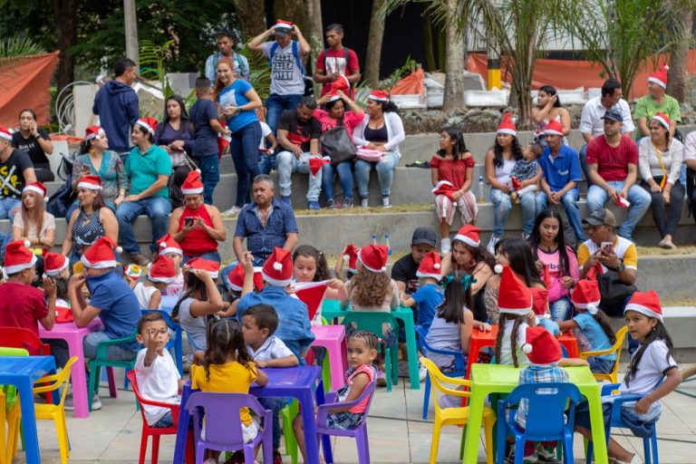 Parque Memorial Inflexión se llenó de alegría navideña