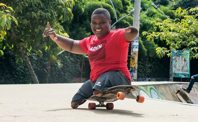 Freddy Marimón es doble campeón mundial en surf adaptado y es ejemplo de superación con tan solo 14 años de edad. Freddy Marimón es doble campeón mundial en surf adaptado y es ejemplo de superación con tan solo 14 años de edad.