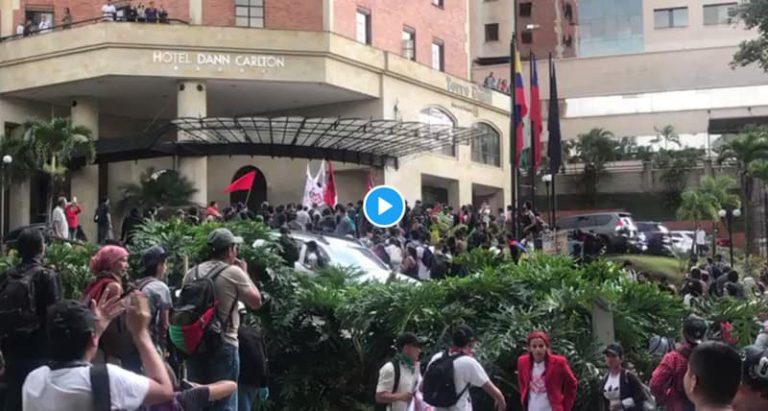 Manifestantes vandalizaron exterior del hotel Dann Carlton en Medellín