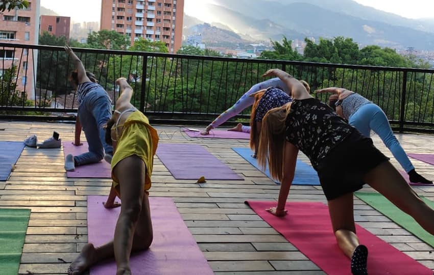 Yoga al parque en el Parque de la Bailarina