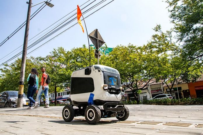 El robot que lleva domicilios por las calles de El Poblado