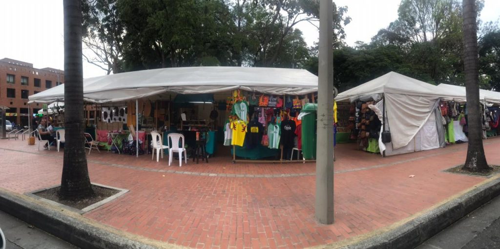 Mercado artesanal en el Parque de El Poblado sigue funcionando