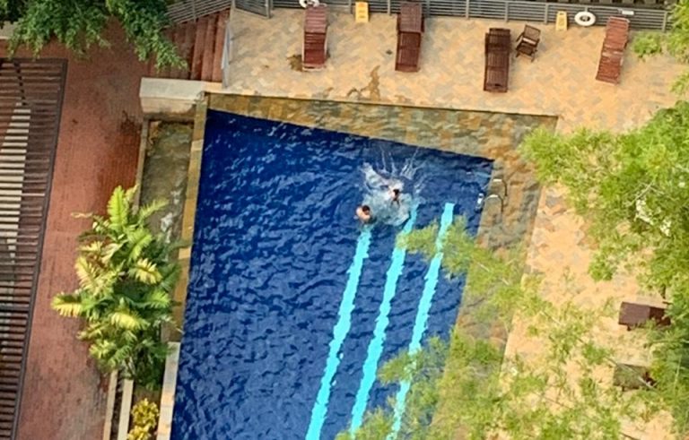 No meterse a piscina ni usar zonas comunes de las unidades, el consejo médico para contener el COVID-19