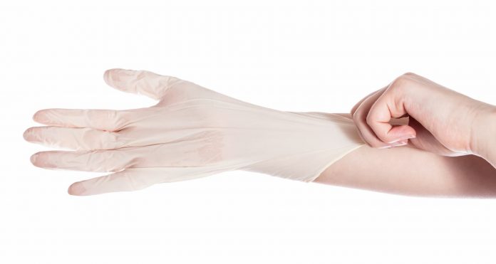 COVID -19: guantes permiten que siga activo por tres horas