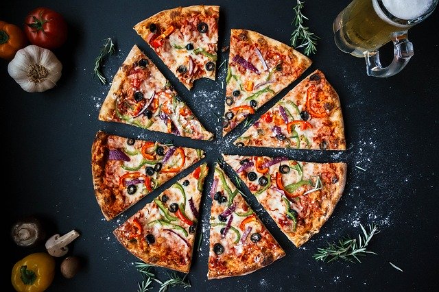 https://vivirenelpoblado.com/wp-content/uploads/2020/03/pizza-3007395_640.jpg