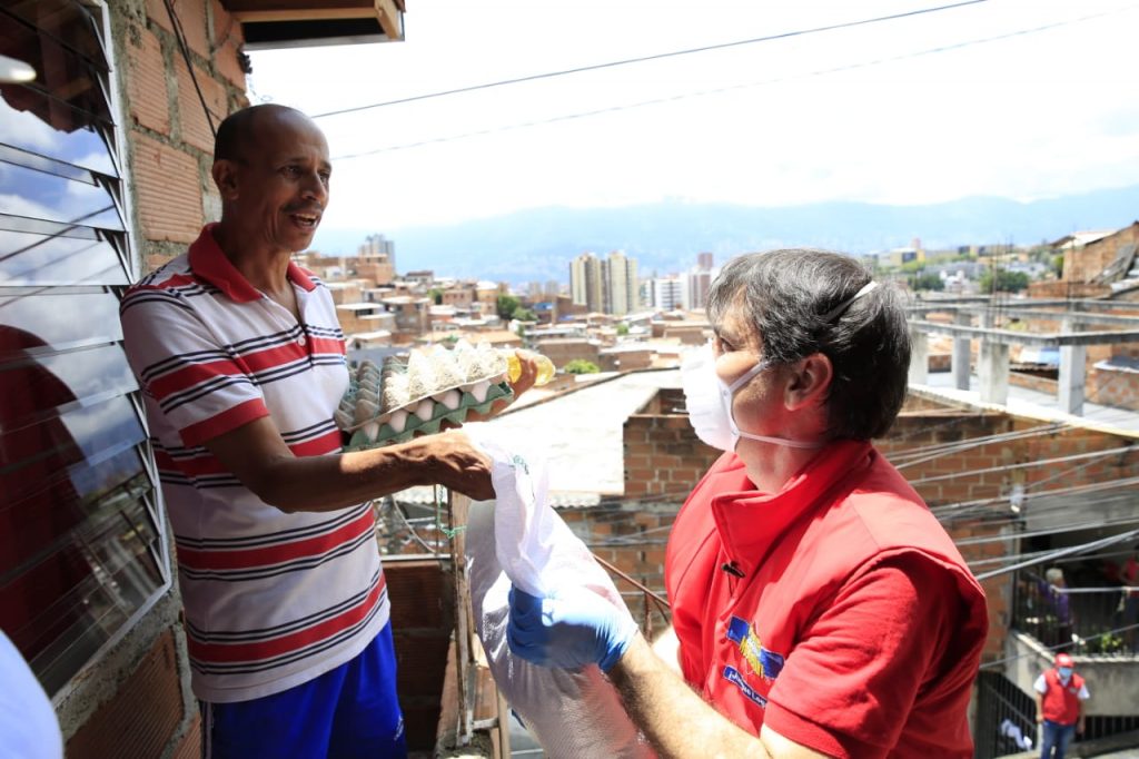 antioquia-solidaria-entrego-ayudas-a-venteros de la Lotería de Medellín