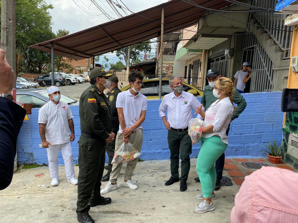 Politécnico Jaime Isaza Cadavid entrega ayudas