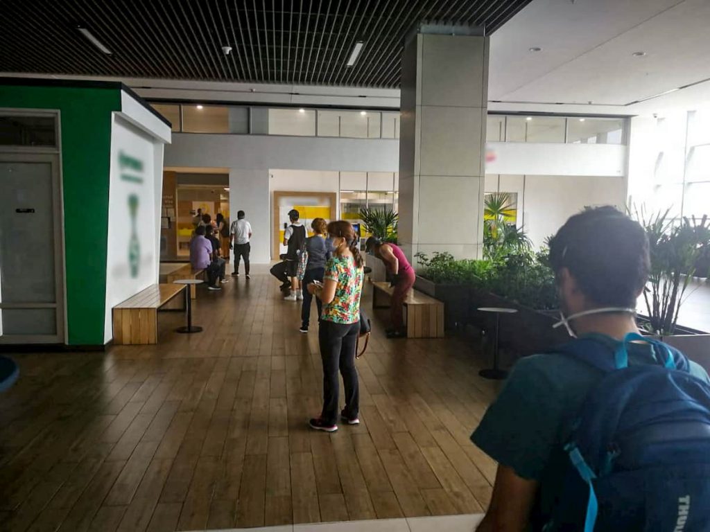 Filas bancos durante cuarentena