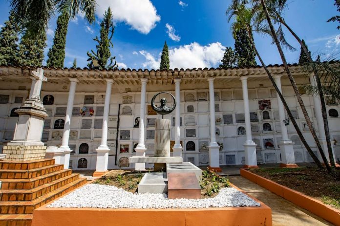 capacidad de los cementerios de Medellín por COVID-19