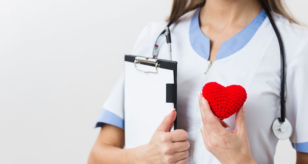 En las manos de millones de mujeres está que nuestro mundo siga funcionando. En las enfermeras, médicas, auxiliares, amas de casa, empleadas domésticas, niñeras, cajeras, barrenderas, madres y muchas más.