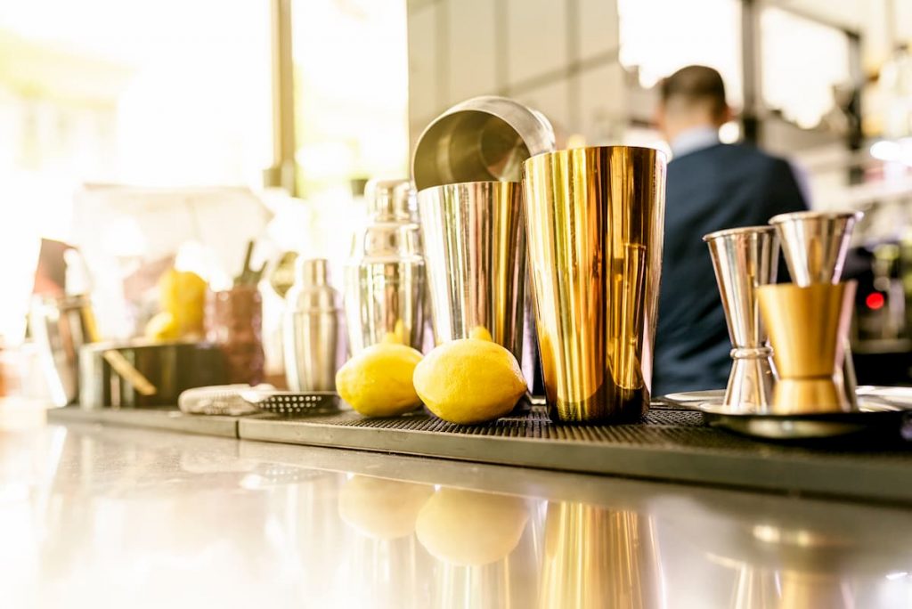 Carta al presidente Duque señala dificultades de sectores como belleza, barberías, restaurantes, bares y entretenimiento para pagar nómina, arrendamientos y servicios públicos.
