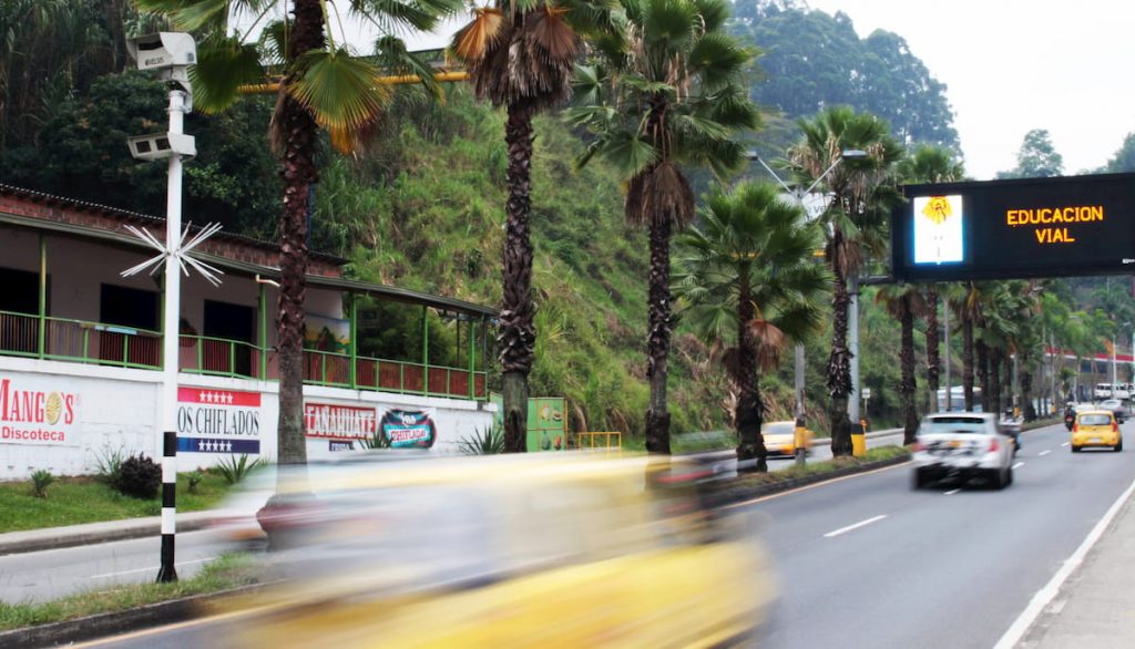 SuperTransporte señala que las Secretarías de Movilidad de Medellín y de Envigado presuntamente han impuesto órdenes de comparendo haciendo uso de sistemas no autorizados.