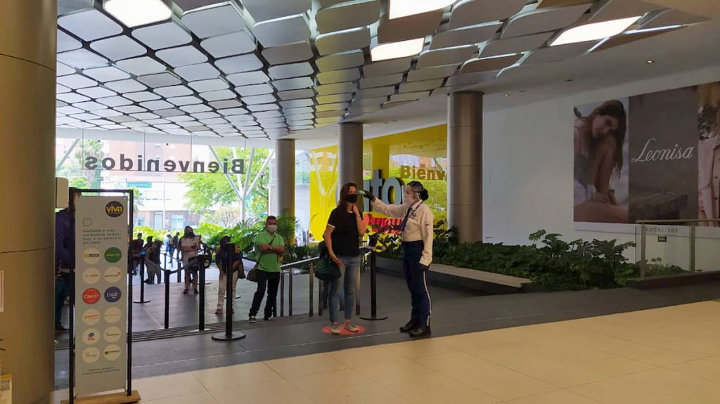 Viva Envigado reabrió 226 locales este primero de junio