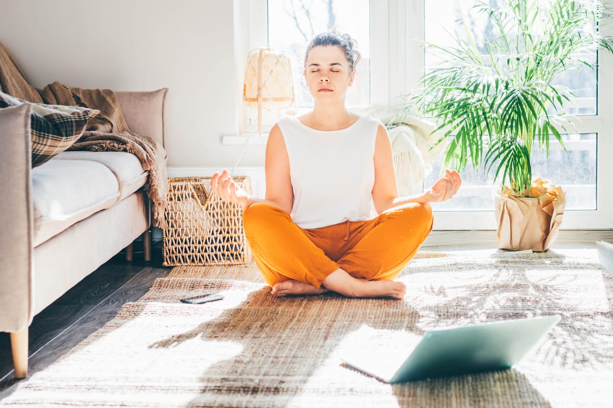 Al conquistar tu mente puedes conquistar el mundo. La meditación, la concentración y la contemplación contribuyen en el desarrollo de una mente radiante.