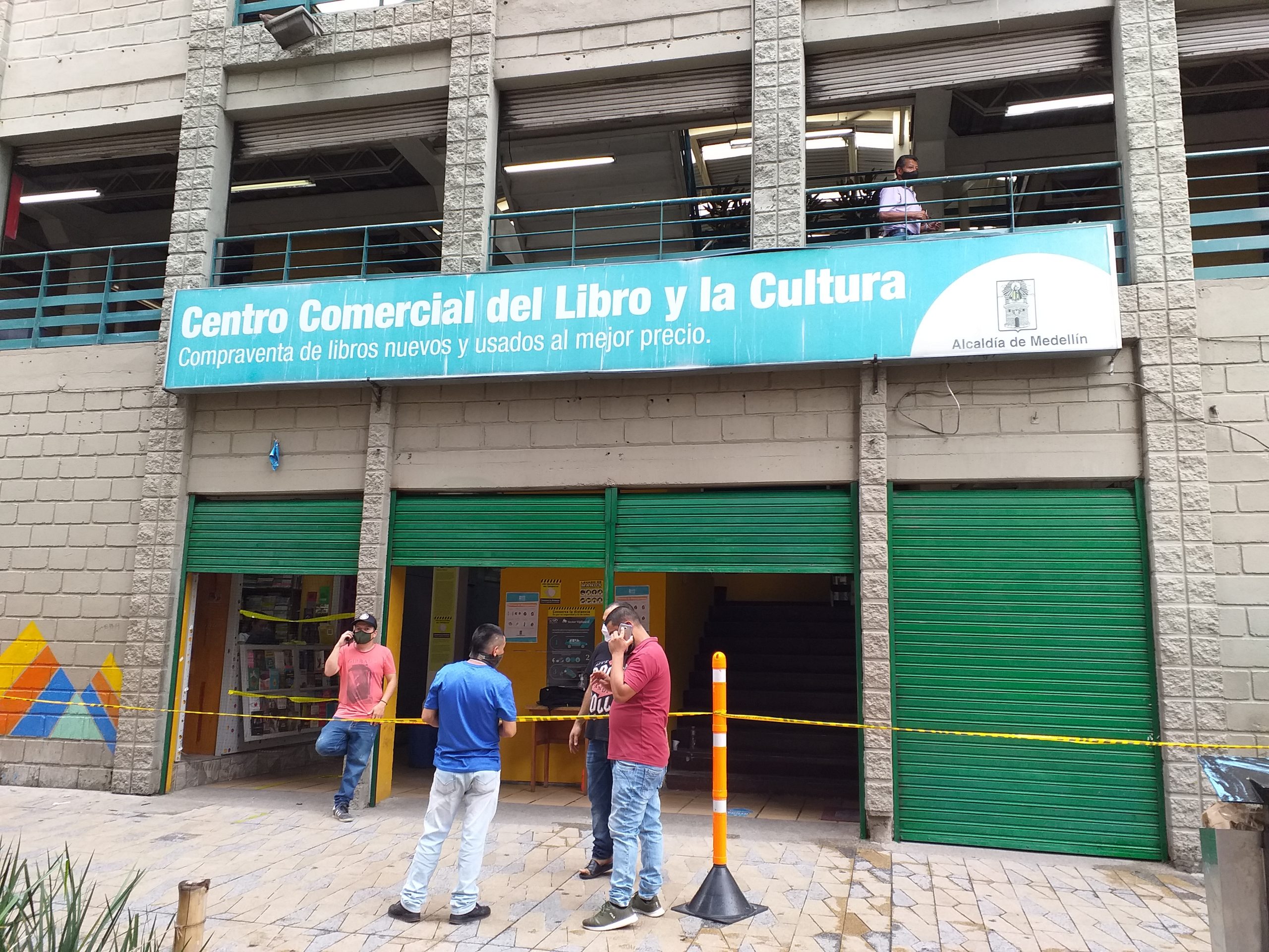 El gremio de libreros que se queja porque no se puede pretender que ellos, que en su mayoría son hombres mayores de 50 años, entiendan las características del mercado online. Foto: Mauricio López Rueda.