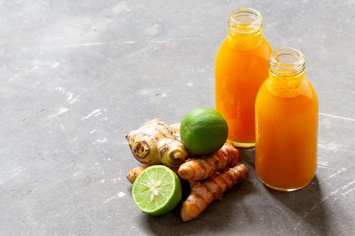 Shot de limón, apio y cúrcuma