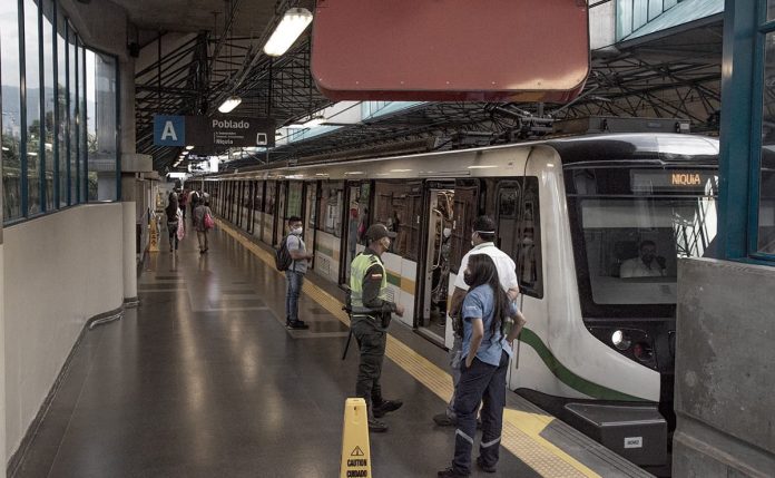 El Metro invitó a los viajeros a tener en cuenta que los desplazamientos pueden tomar más tiempo de lo habitual.