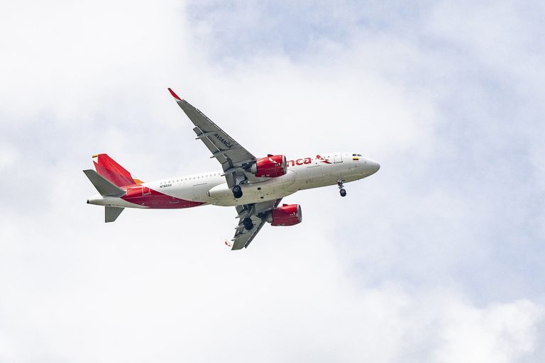 Avianca suspende venta de tiquetes por escasez de combustible en varios aeropuertos de Colombia