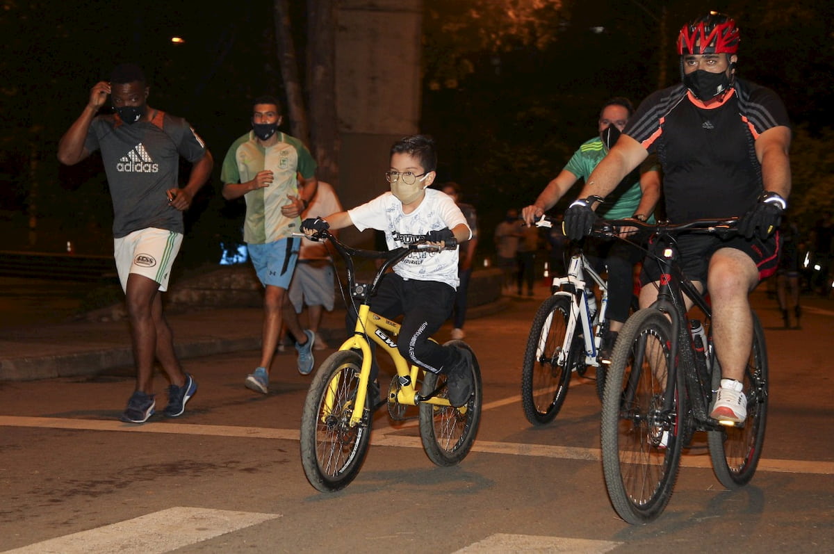 Ciclovía nocturna Medellín