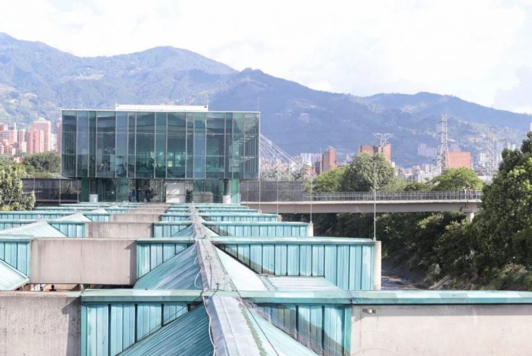 Estación Poblado del metro estrena accesos tras un año de espera