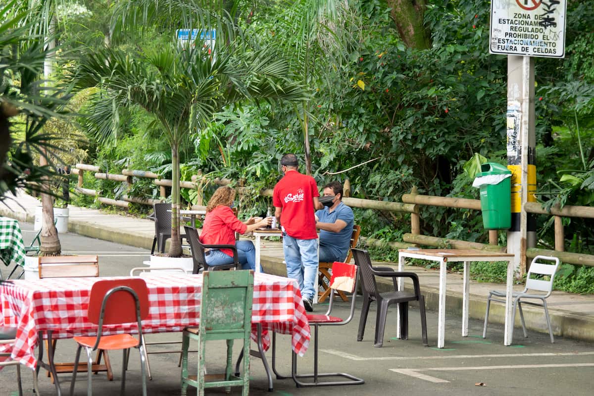 provenza Comercio a cielo abierto Mesas en provenza al aire libre medidas de bioseguridad